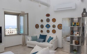 Penthouse with Panoramic Terrace overlooking the Sea | Living area - TROPEA VETERA LuxuryHome-Casa Forno1638 (Tropea)