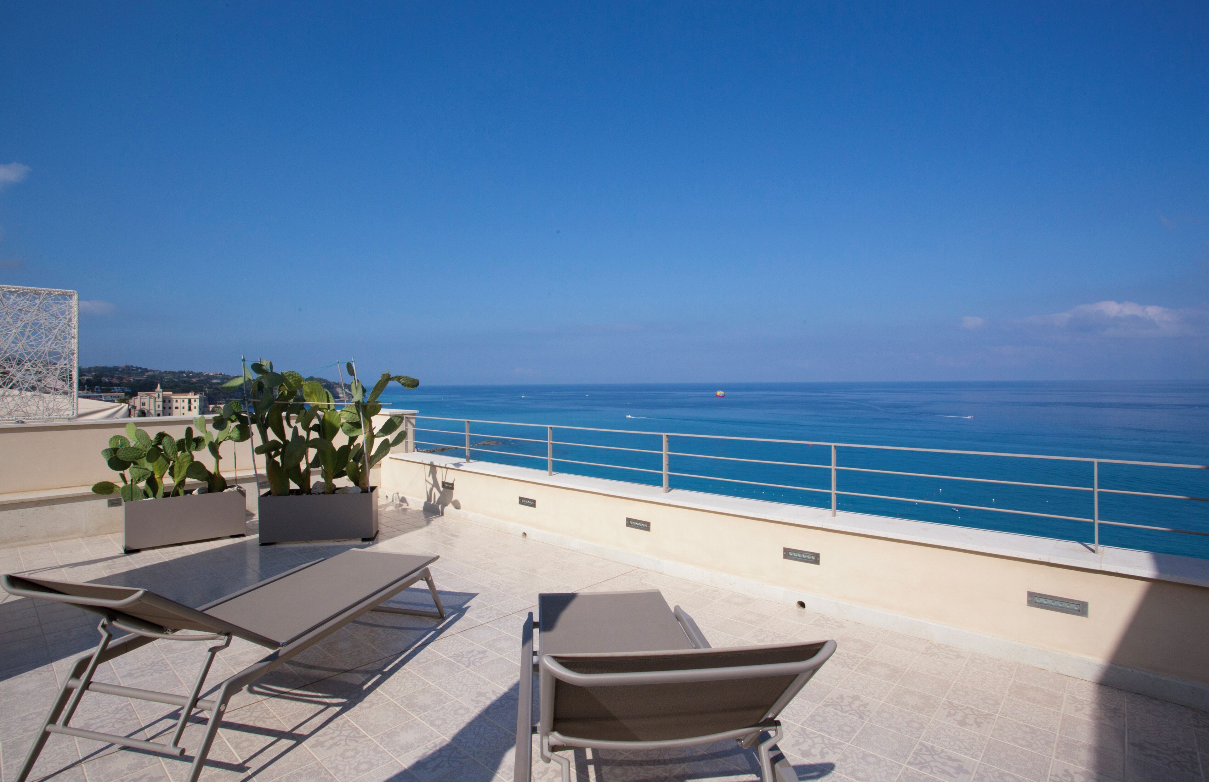 Penthouse with Panoramic Terrace overlooking the Sea | Terrasse/Patio
