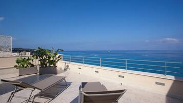 Penthouse with Panoramic Terrace overlooking the Sea | Terrace/patio