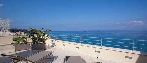 Penthouse with Panoramic Terrace overlooking the Sea | Terrasse/Patio