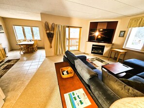 Smart TV - Quiet 2BR Condo in Mountain Village, Minutes to Mount Snow (Dover)