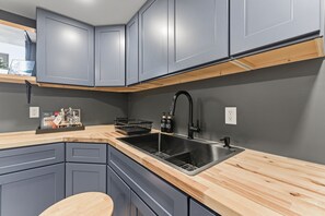 Private kitchen - Family Retreat: Pool, Hot Tub, Sauna, Pickleball, Camp, RV Parking & Outdoor Fun (Logan)