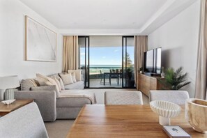 Smart TV - Breeze by Khove (Coolangatta)