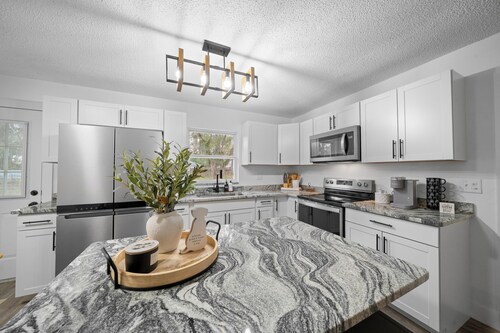Quiet Pet-Friendly Home • Sleeps 7 • Minutes to WEC Ocala