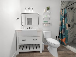 Shower, hair dryer, towels, soap - Quiet Pet-Friendly Home • Sleeps 7 • Minutes to WEC Ocala (Ocala)