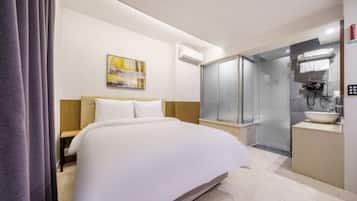 Suite Room | Skrivebord, wi-fi (inkludert) og sengetøy