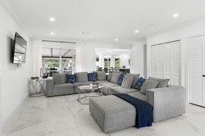 TV - 5BR Heated Pool Home• Near Hollywood Beach & Miami (Hollywood)