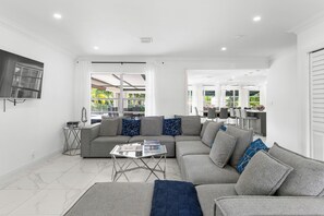 Living area - 5BR Heated Pool Home• Near Hollywood Beach & Miami (Hollywood)