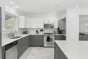 Private kitchen - 5BR Heated Pool Home• Near Hollywood Beach & Miami (Hollywood)