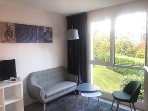 Living area - Latitude Ouest Hotel Restaurant & Spa (Locronan)