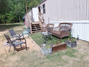 Terrace/patio - Lovely Home (mobile) bring the family to the Equestrian events in Aiken, SC! (Aiken)