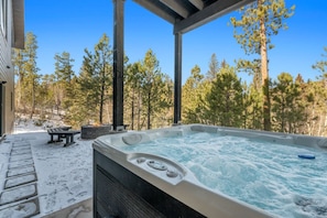 Outdoor spa tub - Monaco Place- 3bed 2.5bath (Lead)