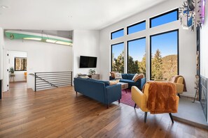 TV, fireplace - Monaco Place- 3bed 2.5bath (Lead)