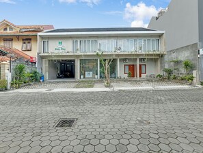 Exterior - Super OYO Capital O 90983 Harmony Easy Stay (Depok)