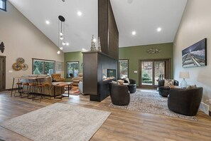 TV, fireplace, stereo