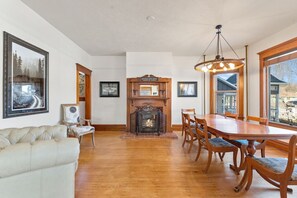 Interior - Downtown Victorian - 5 King Beds (Spearfish)