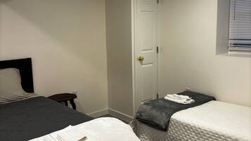 2 bedrooms, desk, iron/ironing board, WiFi