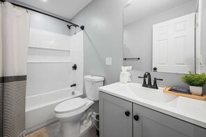 Bathroom - The Quattro-Lux at Charles 4BR / 2BA with "P"+Ldry PVD. Near Providence College (Providence)