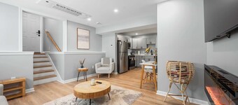 The Quattro-Lux at Charles 4BR / 2BA with "P"+Ldry PVD. Near Providence College