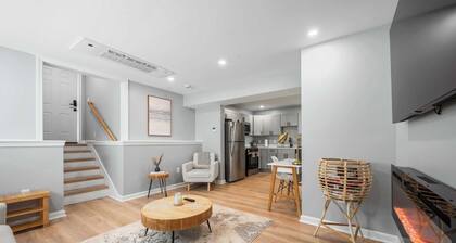 The Quattro-Lux at Charles 4BR / 2BA with "P"+Ldry PVD. Near Providence College