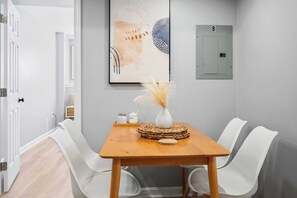 Dining - The Quattro-Lux at Charles 4BR / 2BA with "P"+Ldry PVD. Near Providence College (Providence)