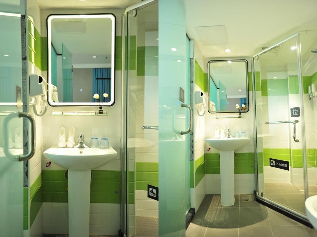 Superior Double Room | Bathroom | Shower, hair dryer, towels, toilet paper