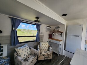 Interior - 12 min to the Everglades Nat. Park & near FL Keys! Cozy RV in Redland w/laundry (Homestead)
