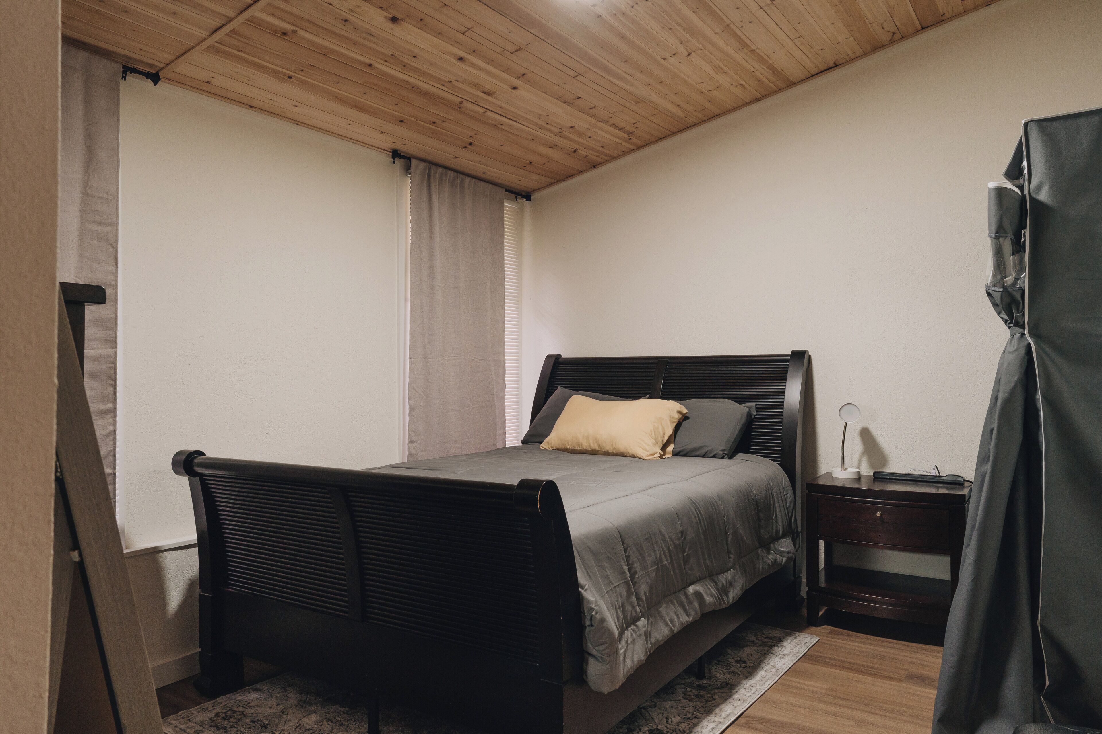 2 chambres, fer et planche à repasser, Wi-Fi, draps fournis