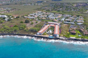 Exterior - Casa De Emdeko 303 | Ocean View | Central AC (Kailua Kona)