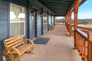 Terrace/patio - VIEWS/Grand Canyon 20 min-EV-Arcade-Sleeps 14! (Williams)