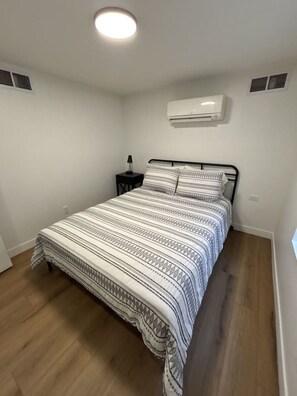 1 bedroom, WiFi, bed sheets - Large Clean & Modern Basement Apartment Near Aggie (Manhattan)