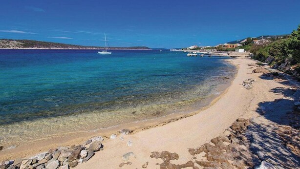 Beach nearby - A 4 apartment with terrace, garden and sea view (Barbat na Rabu)