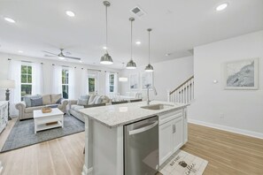 Interior - Eagles Townhouse at Barefoot - Golf, Beach, Pools - Your Coastal Golf Escape! (North Myrtle Beach)