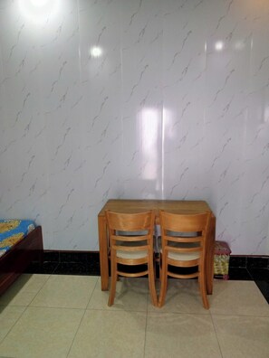 Dining - Nha nghi Nguyen Bao  - Tran De Con Dao (Tran De)