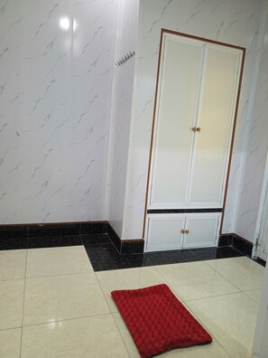 Comfort Double Room Single Use, Courtyard View | Interior - Nha nghi Nguyen Bao  - Tran De Con Dao (Tran De)