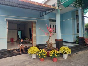 Exterior detail - Nha nghi Nguyen Bao  - Tran De Con Dao (Tran De)