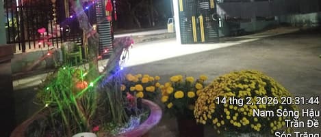 Habitación doble Confort de uso individual, vista al patio | Áreas de la propiedad