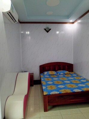 Comfort Double Room Single Use, Courtyard View - Nha nghi Nguyen Bao  - Tran De Con Dao (Tran De)