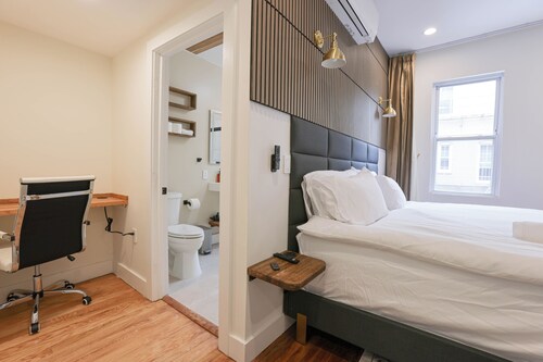 Luxury 4BR  Boutique Stay Near Dupont Circle