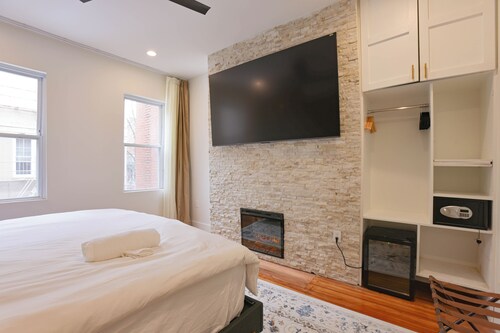 Luxury 4BR Dupont Circle | Walk to Metro