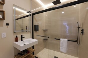 Bathroom - Luxury 3BR Stay Near Dupont Circle (Washington DC)