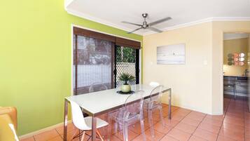 Rumah, 4 kamar tidur, balkon | Tempat makan