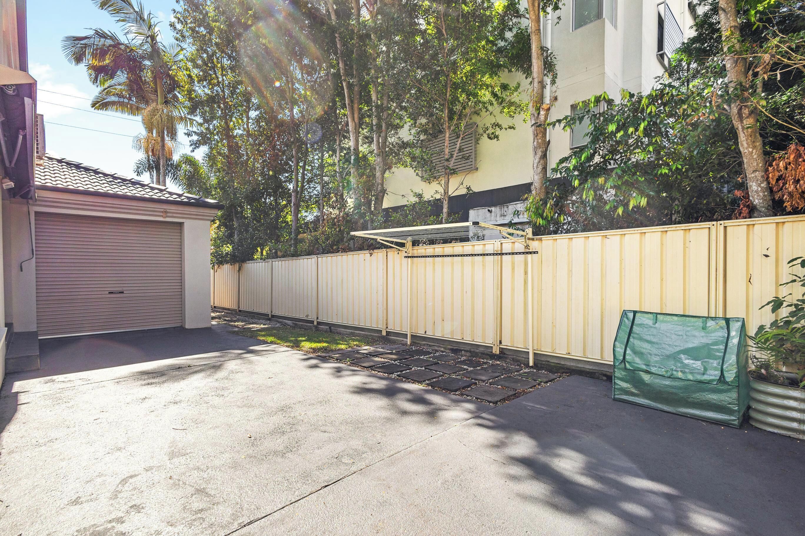 House, 4 Bedrooms, Balcony | Property grounds