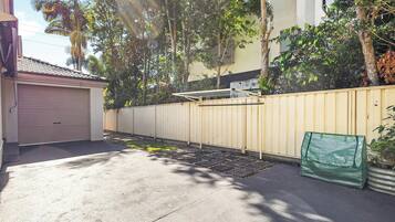 House, 4 Bedrooms, Balcony | Property grounds