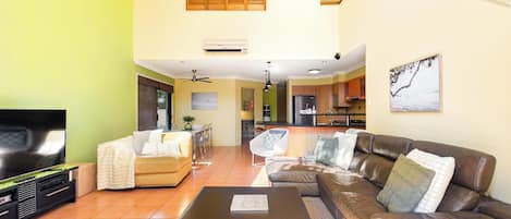 Maison, 4 chambres, balcon | Aire de séjour