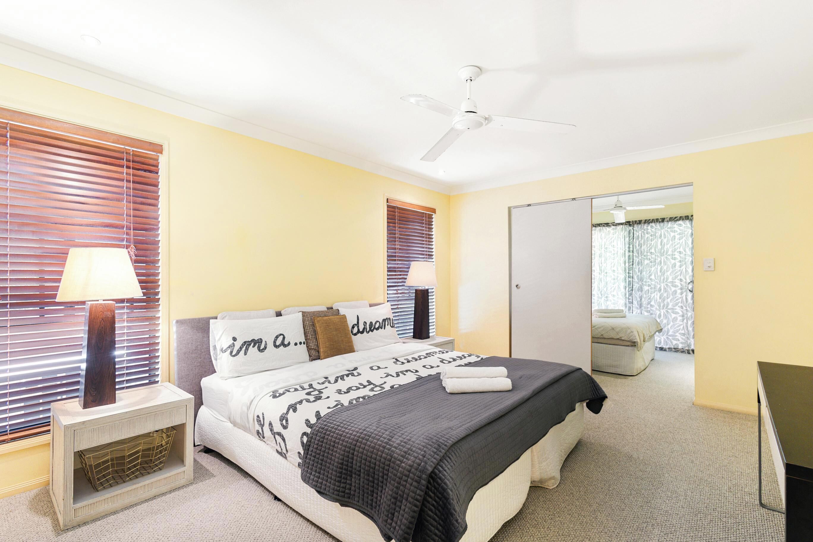 Rumah, 4 kamar tidur, balkon