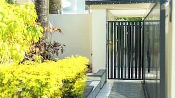 House, 4 Bedrooms, Balcony | Exterior detail