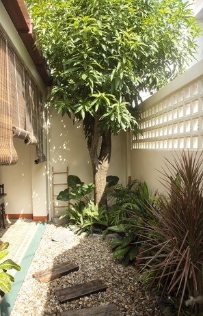 Superior-studio, näköala puutarhaan | Terassi/patio