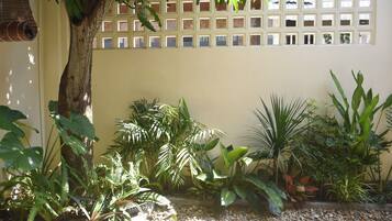 Superior Studio, Garden View | Property grounds