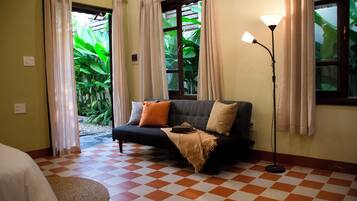 Comfort Studio, Garden View | Living area